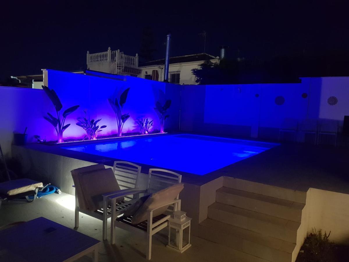 Lovely Bungalow For Four Close To Beach And City In Torrevieja Exterior foto