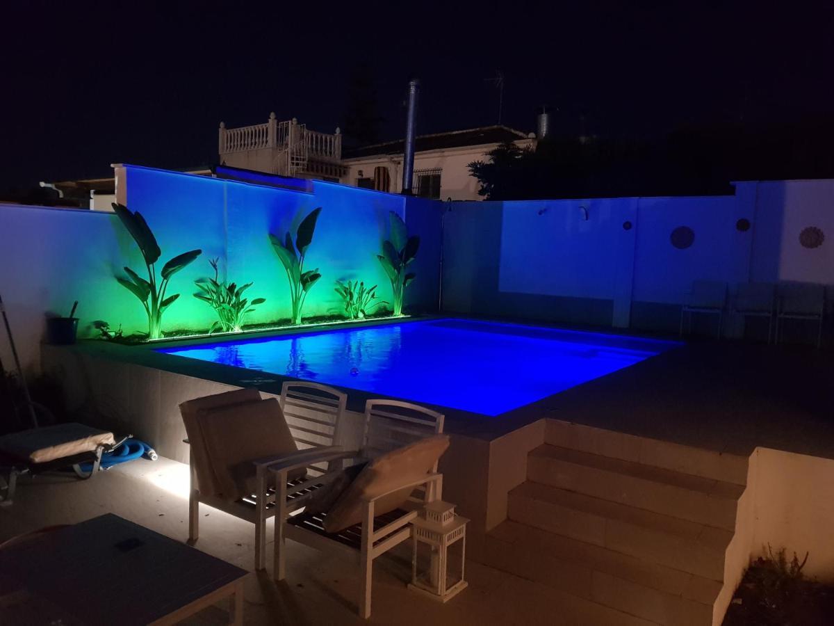 Lovely Bungalow For Four Close To Beach And City In Torrevieja Exterior foto